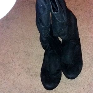 Black slouchy boots